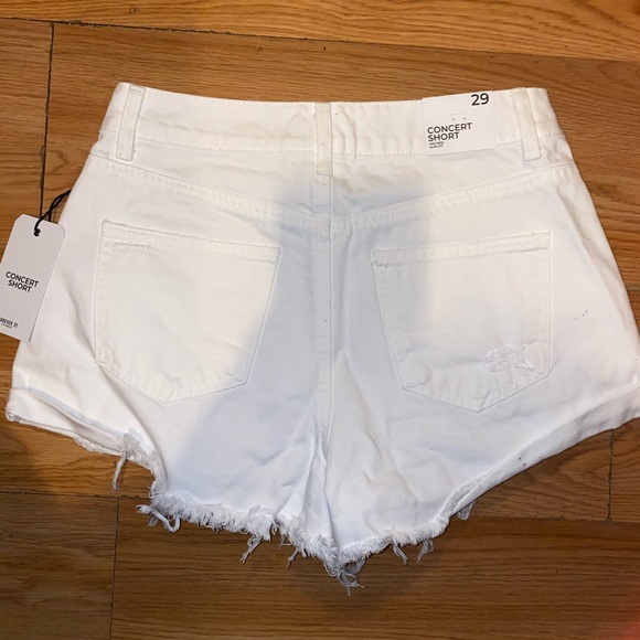 White shorts - Picture 2 of 3